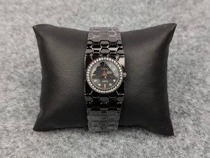 Stylish Black Ladies Quartz Watch with Crystal Bezel – Premium Bracelet Design